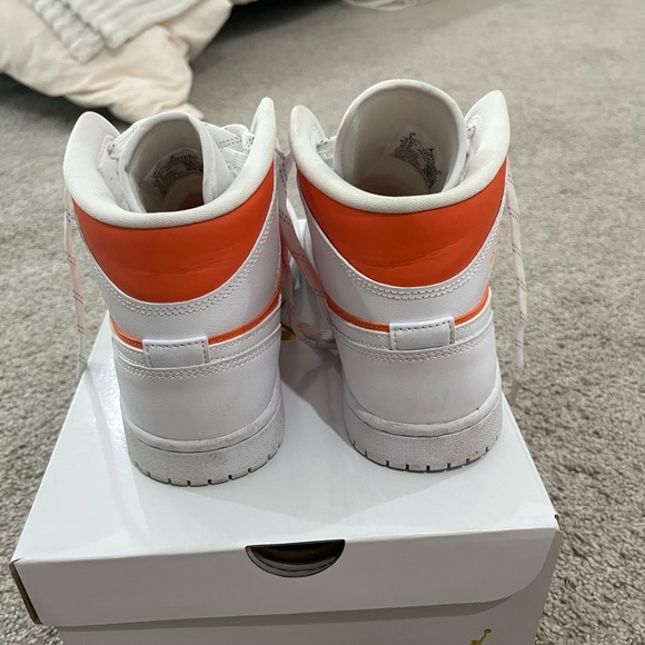 WMNS AIR JORDAN 1 MID SE
"Bright Citrus" - Picture 5 of 7